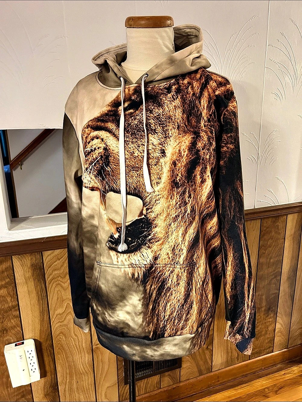 Lion Graphic Hoodie Brown Black Size Large